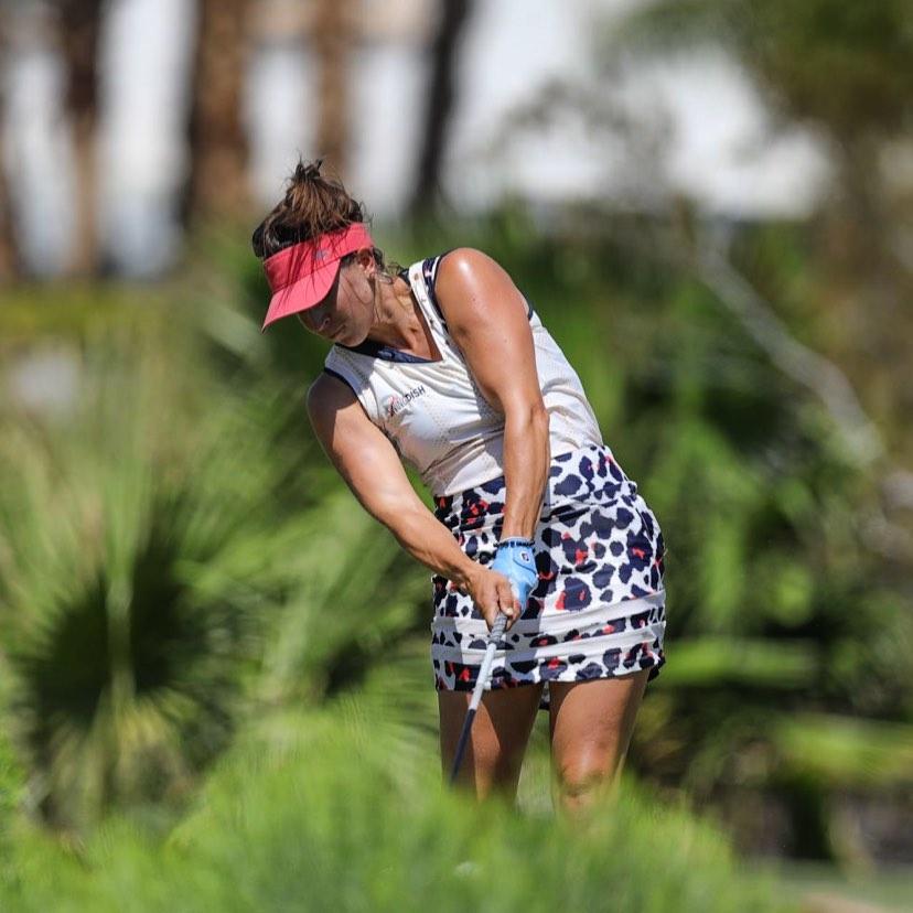 Woman Wearing SwingDish Daisy Product View 4